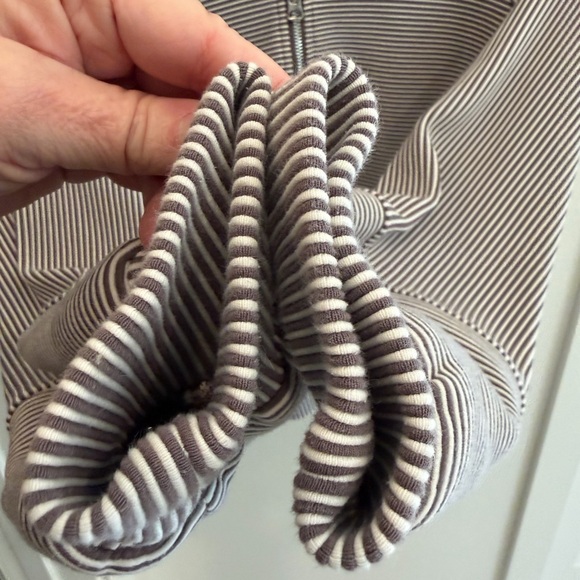 Varley Milano Half zip Sweatshirt
X-Large, COCOA BERRY/ EGRET - Picture 8 of 9